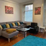 Wall St Flat By Hnfc Stays - Netflix & Popcorn